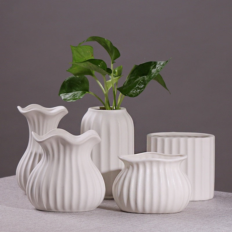 🇸🇬[SG Stock]SG Local European Style White color Vase with Pavilion pattern Dried Flower Vase|Flower Arrangement Ceramic