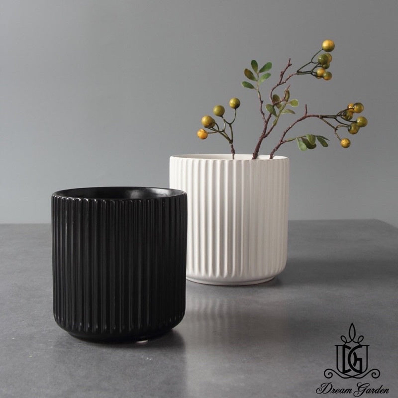 🇸🇬[SG Stock]SG Local European Style White color Vase with Pavilion pattern Dried Flower Vase|Flower Arrangement Ceramic