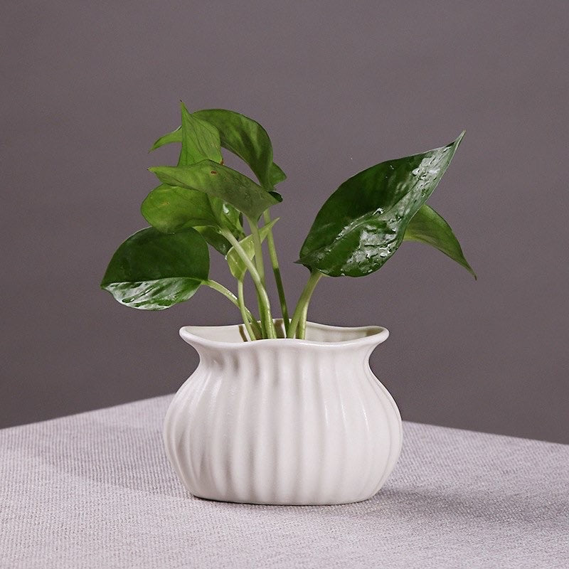 🇸🇬[SG Stock]SG Local European Style White color Vase with Pavilion pattern Dried Flower Vase|Flower Arrangement Ceramic