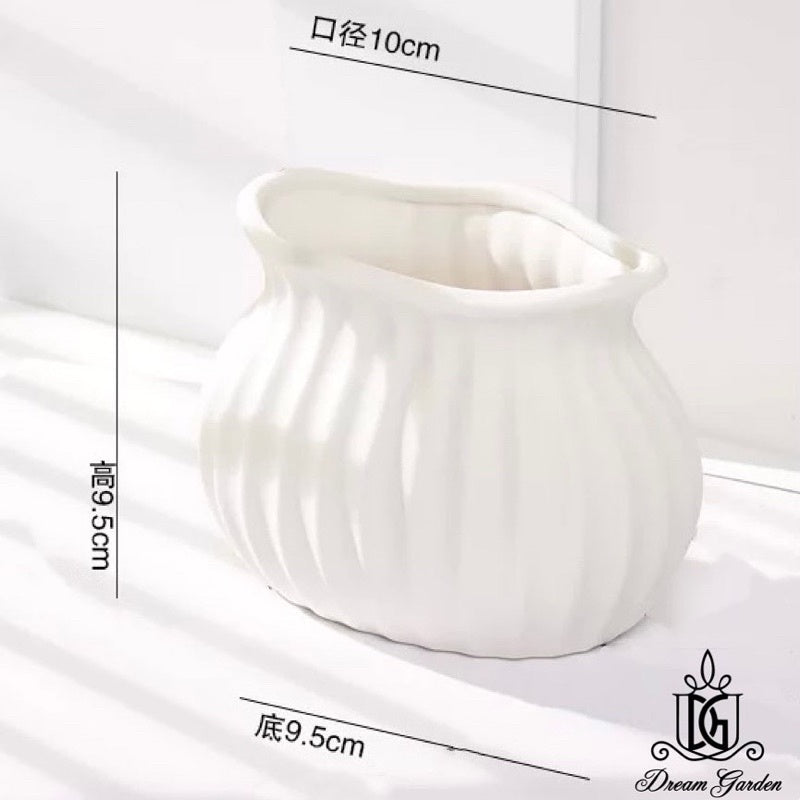 🇸🇬[SG Stock]SG Local European Style White color Vase with Pavilion pattern Dried Flower Vase|Flower Arrangement Ceramic