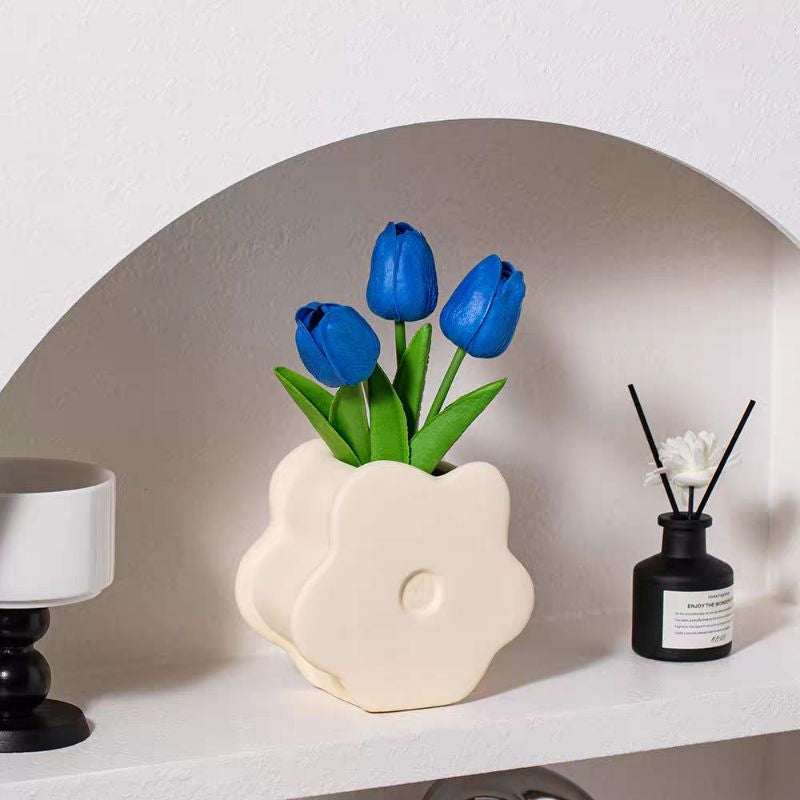 🇸🇬[SG Stock]Lovely flower matte ceramic flower vase decorating living room flower arrangement and decorative bouquet