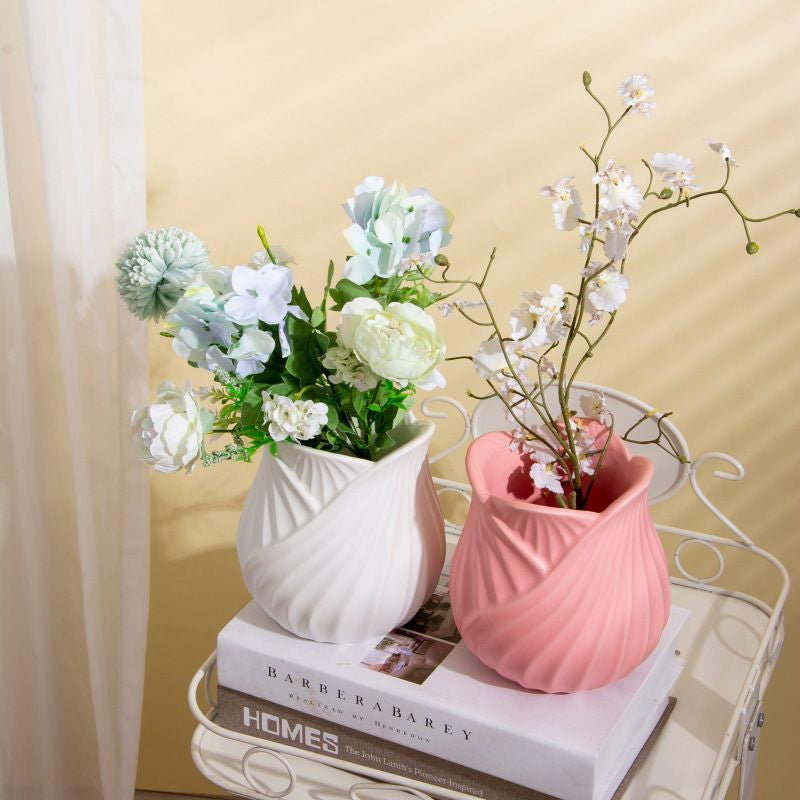 [SG Stock] Tulip ceramic flower  vase nordic simple flower pot living room flower arrangement creative home decoration