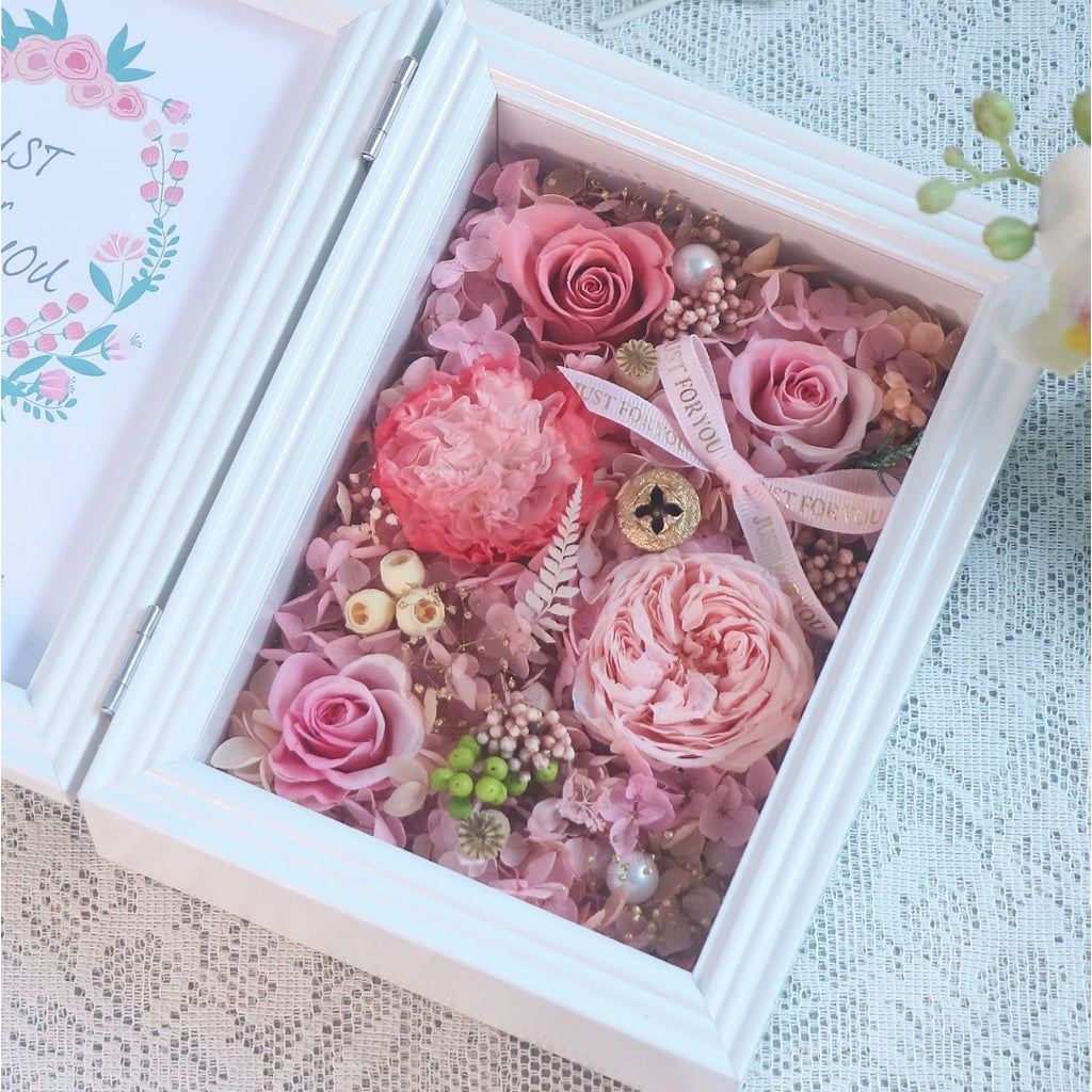 [SG stock ]Folding Photo Frame, Wooden photo frames decorated with dried flowers, preserved flower frame