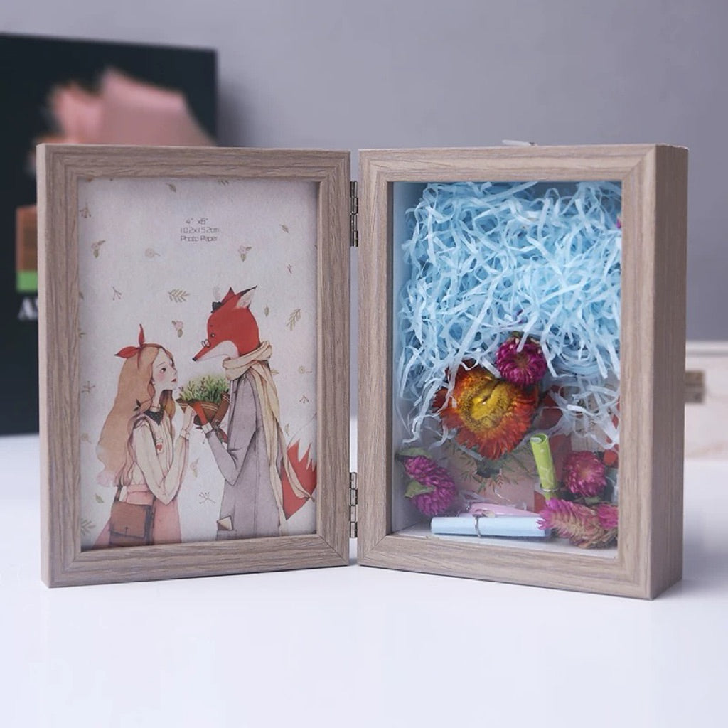 [SG stock ]Folding Photo Frame, Wooden photo frames decorated with dried flowers, preserved flower frame