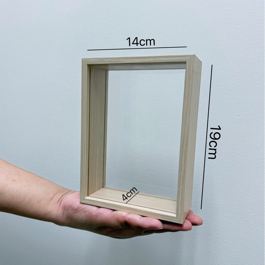 Wooden photo frames decorated with dried flowers, | DreamGarden SG